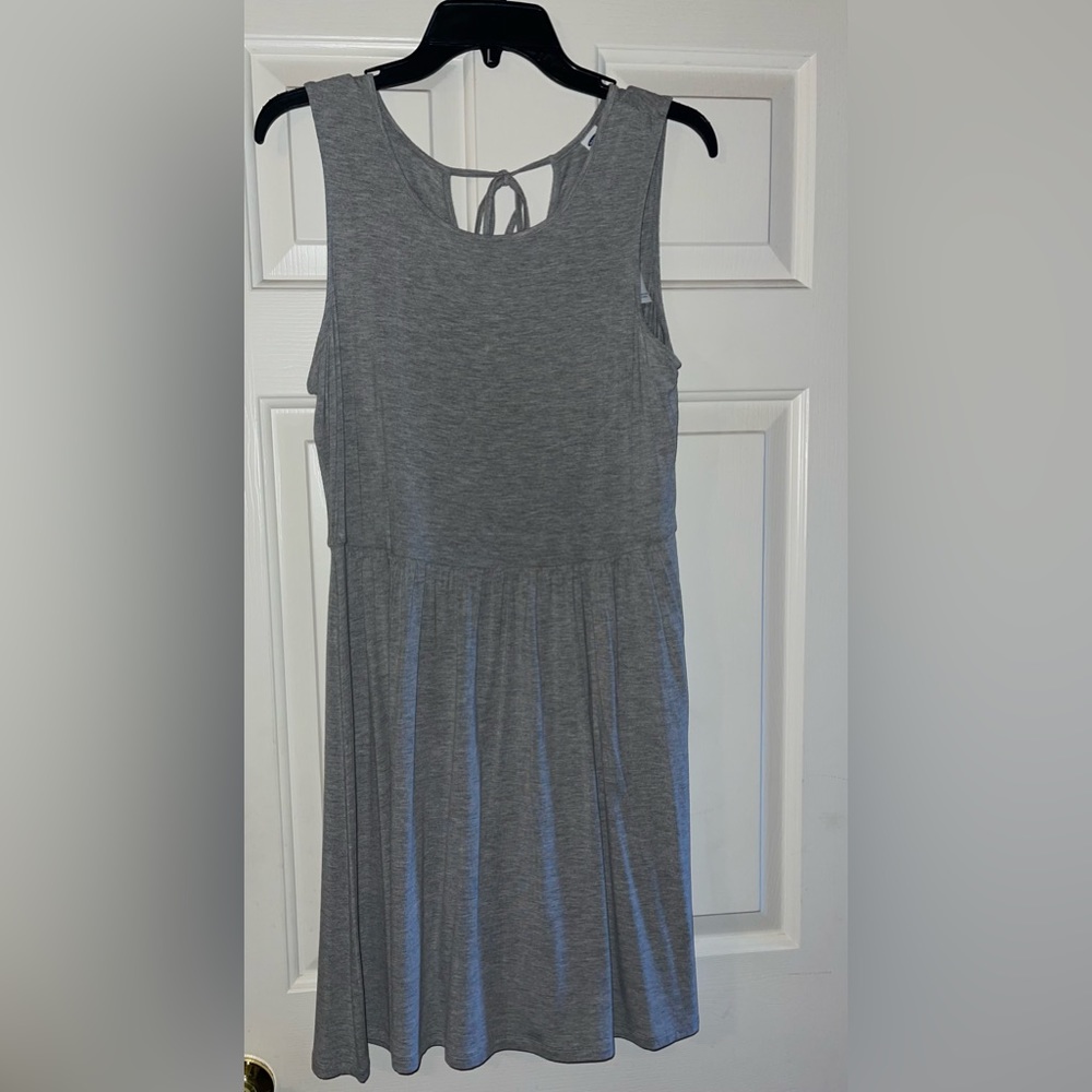 Old Navy dress. Very cute and flowy. Size M.